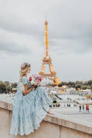 Magic Amber Fillerup In Paris Wearing Bfb Hair Extensions In The Color Barefoot Blonde Barefoot Blonde Wedding Dresses Paris