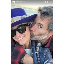 Laeticia hallyday sur instagram, le 21 septembre 2020. Laeticia Hallyday Amoureuse Dans Les Bras De Jalil Lespert Sur Instagram Mce Tv