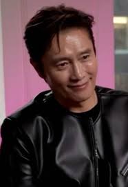 Director Give Flowers to Cast of Squid Game