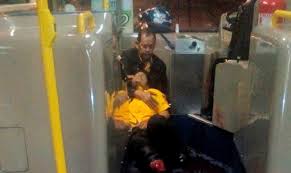 Deretan kedai gunting rambut di sekitar pantai dalam, kuala lumpur tidak beroperasi semasa perintah kawalan pergerakan (pkp). Warga Tua Maut Ditikam Suspek Cedera Parah Dilanggar