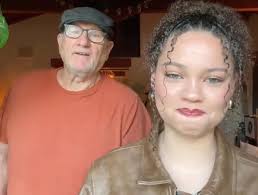 I never knew Ed O'Neil aka AL Bundy had a black daughter…everything makes  so much sense now lmao