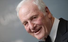 Jerry Weintraub, 'Old School' Hollywood Producer, Dies at 77