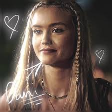 Rose Warrington's Instagram, Twitter & Facebook