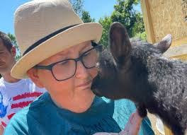 Amy Topolski's Instagram, Twitter & Facebook