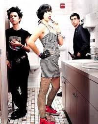 Yeah Yeah Yeahs I Love Karen O S Dress Karen O Discover Music Indie Music