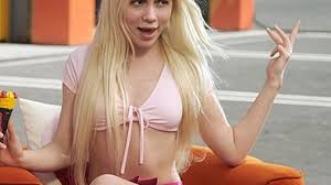 15 yaşındaki Aleyna Tilki yarı çıplak sarhoş masasına meze olunca... Şoke  eden yoruma sert tepki: 6 yaşında bir çocuğun tecavüzünü savunmanın... -  Magazin Haberleri