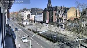 Elvis presley is ready to help pedestrians rock 'n' roll across the street in the western german town of friedberg near frankfurt. P1cfiznaocmycm