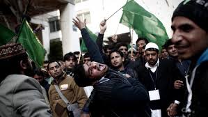 Ab wann wird ein artikel bei einer marke verwendet, oder wird er überhaupt verwendet, wenn ja wie weiß ich welchen? Prophetengeburtstag Mawlid Al Nabi Autokarawanen Und Volksfest Atmosphare Archiv