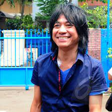 Abdee slank lelang rambut ratusan juta bangun masjid. Abdee Slank Batal Gunakan Ginjal Anaknya Showbiz Liputan6 Com