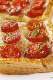 Flaky Tomato And Mozzarella Tart Kitchme Recettes De Cuisine Recettes De Tomates Recette