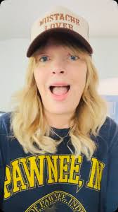 Karen Heaslip's Instagram, Twitter & Facebook