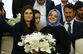 Zehra zümrüt selçuk, 2007 yılında i̇slam i̇şbirliği teşkilatı'nın (i̇i̇t) organlarından i̇slam ülkeleri i̇statistik, ekonomik ve sosyal araştırma ve eğitim merkezi'nde (sesric) çalıştı. Zehra Zumrut Selcuk Gorevi Sarieroglu Ndan Devraldi