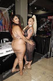 Alexis Andrews Attends Exxxotica Expo 2024 Editorial Stock Photo - Stock  Image | Shutterstock Editorial