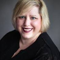 Julia Mee's Instagram, Twitter & Facebook