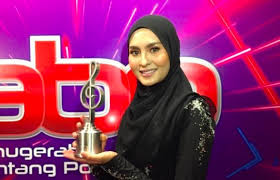 Anugerah bintang popular berita harian (abpbh) atau anugerah bintang popular (abp) ialah majlis penganugerahan tahunan anjuran akhbar berita harian untuk memberi pengiktirafan kepada para penggiat seni dan penghibur yang paling digemari ramai dalam industri hiburan. Didakwa Beli Undi Abpbh 2018 Ini Respon Wany Hasrita