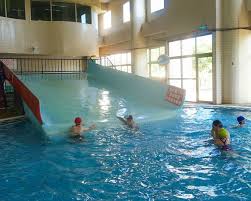 超大滑水道 室內遊戲區 乾溼都好玩 高雄南區資源回收廠回饋中心 小港焚化爐游泳池 景點 親子旅遊 kidsplay親子就醬玩