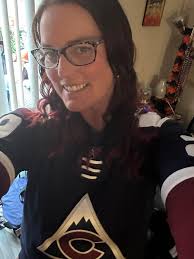 Does anyone else think that the red baseball caps the guys wore last night  would be great for the playoff weekend? They looked amazing and really  stood out. Would look really powerful