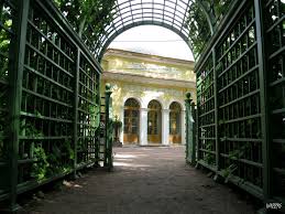 Jardin D Ete Saint Petersbourg Sortie Du Bosquet Lacoste Vers La Maison Du Cafe