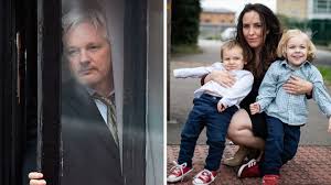 Army intelligence analyst chelsea manning. Julian Assange Und Die Geschichte Hinter Seiner Geheimen Familie Stern De