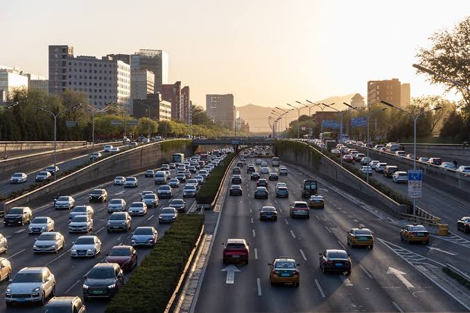 Freeway vs. Highway: Yes, the Difference Matters