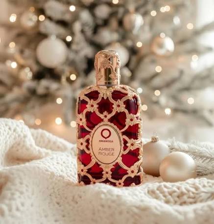 Amber Rouge revela uma fragrância envolvente que incorpora mistério e  sensualidade.✨