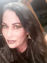 Karen Maricle's Instagram, Twitter & Facebook