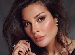 نادين نسيب نجيم أكدت على انتظارها لآراء الجمهور حول مسلسل صالون زهرة الذي سوف تعرض منه حلقتين كل خميس من كل أسبوع على منصة شاهد، فكتبت النجمة اللبنانية: Ù†Ø§Ø¯ÙŠÙ† Ù†Ø¬ÙŠÙ… ØªØ±Ø¯ Ø¹Ù„Ù‰ Ø§ØªÙ‡Ø§Ù…Ù‡Ø§ Ø¨Ø¥Ø¬Ø±Ø§Ø¡ Ø¹Ù…Ù„ÙŠØ§Øª ØªØ¬Ù…ÙŠÙ„ ÙˆØ§Ø¨Ù†Ù‡Ø§ ÙŠØ±Ø§ÙÙ‚Ù‡Ø§ Ø¨ÙƒÙˆØ§Ù„Ø³ ØªØµÙˆÙŠØ± ØµØ§Ù„ÙˆÙ† Ø²Ù‡Ø±Ø© Ù…Ø¬Ù„Ø© Ø§Ù„Ø¬Ù…ÙŠÙ„Ø©