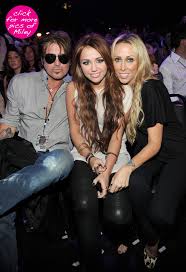Billy ray cyrus is trying to do right by his loved ones. Miley Cyrus Torn Apart By Dad Billy Ray Is He Saving Her Or Using Her Hollywood Life