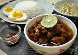 Makanan berupa sup daging dengan kuah berwarna hitam ini memiliki rasa yang manis, gurih, dan legit. 4 Cara Masak Rawon Daging Sapi Dan Tahu Yang Enak Cookandrecipe Com
