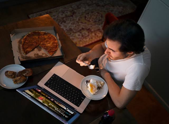 Ăn no hay để bụng đói trước khi đi ngủ, thói quen nào hại sức khoẻ