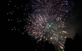 Toulon avait annoncé reporter à samedi son feu d'artifice. Video Des Feux D Artifice Sauvages Tires Dans La Nuit De Samedi A Dimanche A Angers Angers Maville Com