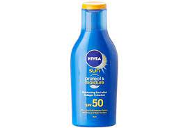 The ultra sheer body mist comes in a cylindrical spray bottle which is extremely convenient to use. The Best Sunscreens For Men In India