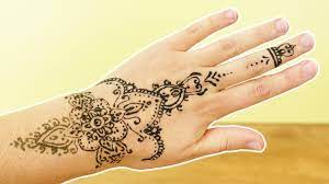 Mehndi is not only the henna tattoo but also the style in which it is piped. Henna Tattoo Selber Machen Schones Blumen Design Muster Auf Hand Diy Tatowieren Ohne Schmerz Youtube