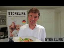 Die teilnahme einer begleitperson zum essen ist bei diesem kochkurs nicht möglich. Sternekuche Fur Zuhause Mit Sternekoch Martin Herrmann Folge 5 Lachs Reibekuchen Youtube