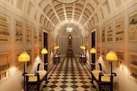 Une Maison Dans Les Environs De Londres Studio Jacques Garcia Best Of The Best Luxury Luxury Interior Parisian Decor Grand Homes