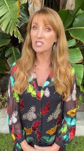 She had had a passion for growing things, and the garden she had created was gloriously colourful with roses, gillyflowers and pansies in season, as well as pretty shrubs and bushes tamed into the shapes of chess pieces. Fan De Jane Seymour Posts Facebook