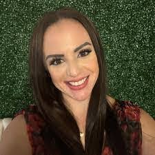 Danielle Segar's Instagram, Twitter & Facebook