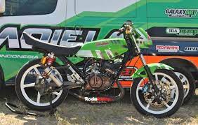 Download koleksi 79 modifikasi motor vespa racing terbaru via cerminmodifikasi.blogspot.com. Modifikasi Rx King Road Race Drag Simple Lengkap Gambar