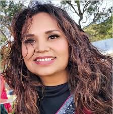 I have often been asked "What's your favourite Lata Mangeshkar song?"  Frankly.... I have no answer to that question. But there are countless  songs from the legend that have left an undelible