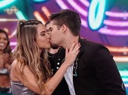 À época, ela desmentiu os rumores. Bailarina Do Faustao Isabella Arantes Conta Como Ze Felipe A Conquistou Fotos De Ze Felipe Ze Felipe E Namorada Ze Felipe Cantor