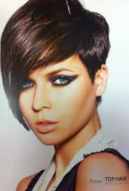 Stylisten empfehlen mädchen mit rundem gesicht keine kurzen haarschnitte. Aktuelle Frisuren Rundes Gesicht In Ordnung