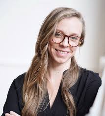 Lisa Poley's Instagram, Twitter & Facebook