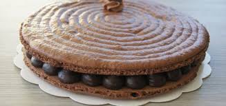 Gateau Aux Framboises Et Pistache Gateaux Delices Gateau Chocolat Macaron Chocolat Macaron