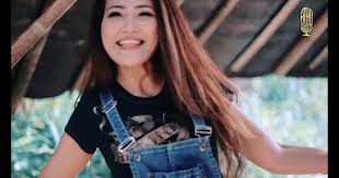 Salah satu komentator asal singapura, rosalina musa atau yang akrab disapa dengan kak rose sudah beberapa kali didapuk mengisi. Rosalina Musa Berpakayan Seksi Rosalina Musa Bersama Juri D Academy3 Indosiar Youtube Kulit Lembut
