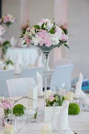 Hier kommen alle menschen aus dem engeren und weiteren umfeld zusammen, können gemeinsam feiern und sind dadurch auch teil der hochzeit und dem start des paares in das eheleben. Fruhlingshochzeit Im Kulturzenturm Festhalle Neckarallee In Neckartailfingen Dekos Hochzeitsdekoration Tischdekoration Hochzeit Blumen Dekoration Hochzeit