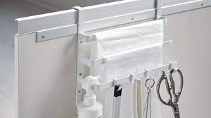 山崎実業のタオルハンガー スペック高すぎ こうすればゴミ袋もキッチンツールも掛けられるのか roomie ルーミー タオルハンガー 台所収納アイデア キッチンツール