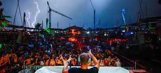 Der zrce beach auf der insel pag ist mittlerweile einer der bekanntesten und begehrtesten partydestinationen der welt. Austria Goes Zrce Events Noa