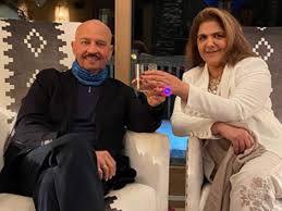 Having appeared as a child actor in several films throughout the 1980s, roshan made his film debut in leading role in kaho naa. Exclusive Hrithik Roshan S Mother Pinky Roshan Tests Positive For Covid 19 She Confirms Yes But I Am Asymptomatic Hindi Movie News Times Of India