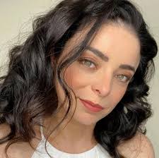 Quién tiene fotos de Violetita entonces? (Rostro)