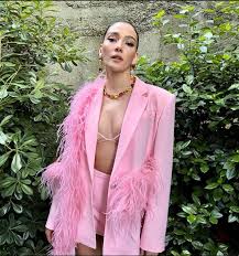 Aybüke Pusat nude resimleriyle çok konuşuldu